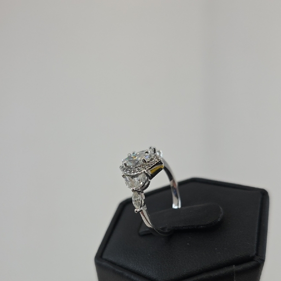 💎 GRA Certified Moissanite Halo Ring | 1CT TW | White Gold Filled | Size 6 - Picture 7 of 7